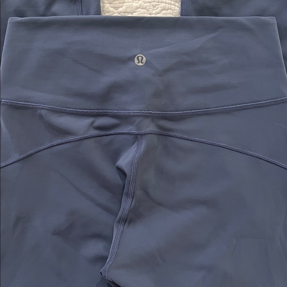 Lululemon Leggings size 8 In Movement 7/8 Tight *Everlux 25" - Picture 3 of 10